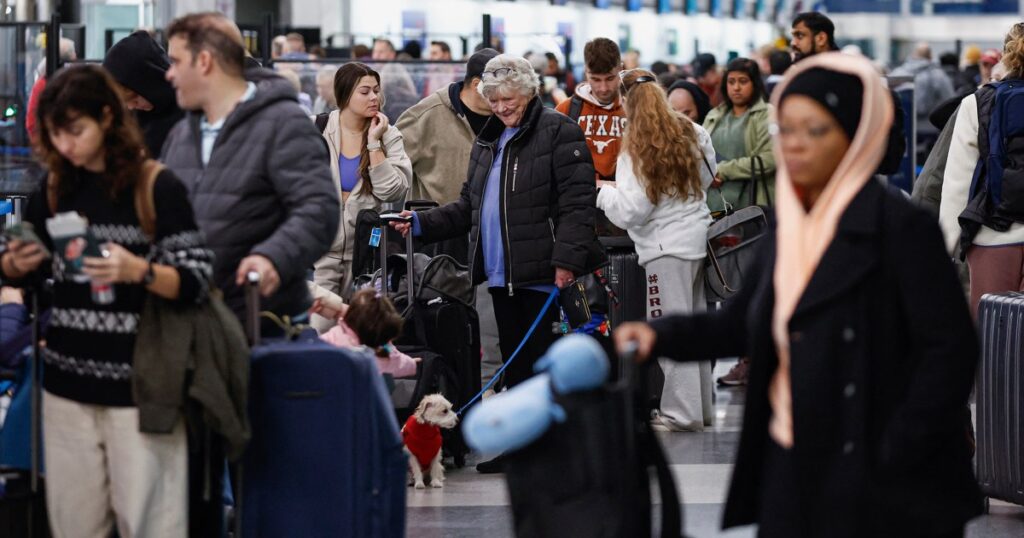 Here's how a government shutdown could have impacted holiday travel